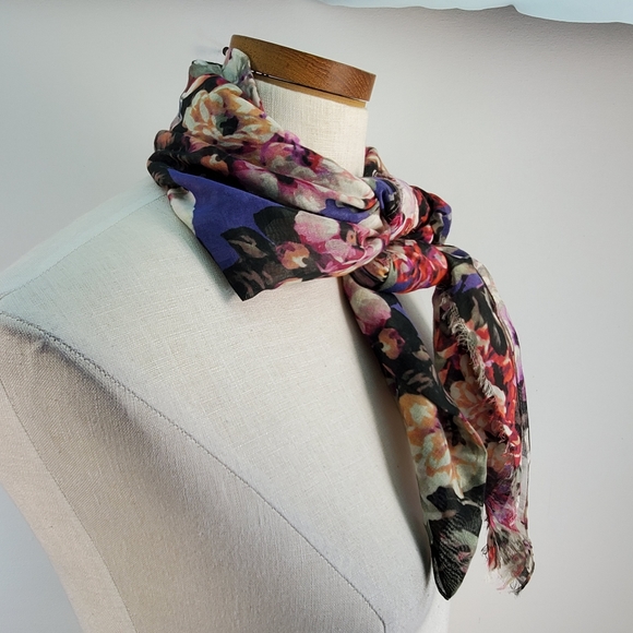 BUNDLE OF DESIGNER BRAND SCARVES STRIPED / FLORAL - Picture 5 of 7